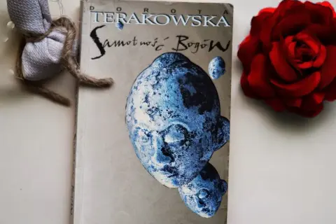 Recenzja książki samotność bogów doroty terakowskiej - odkryj jej tajemnice